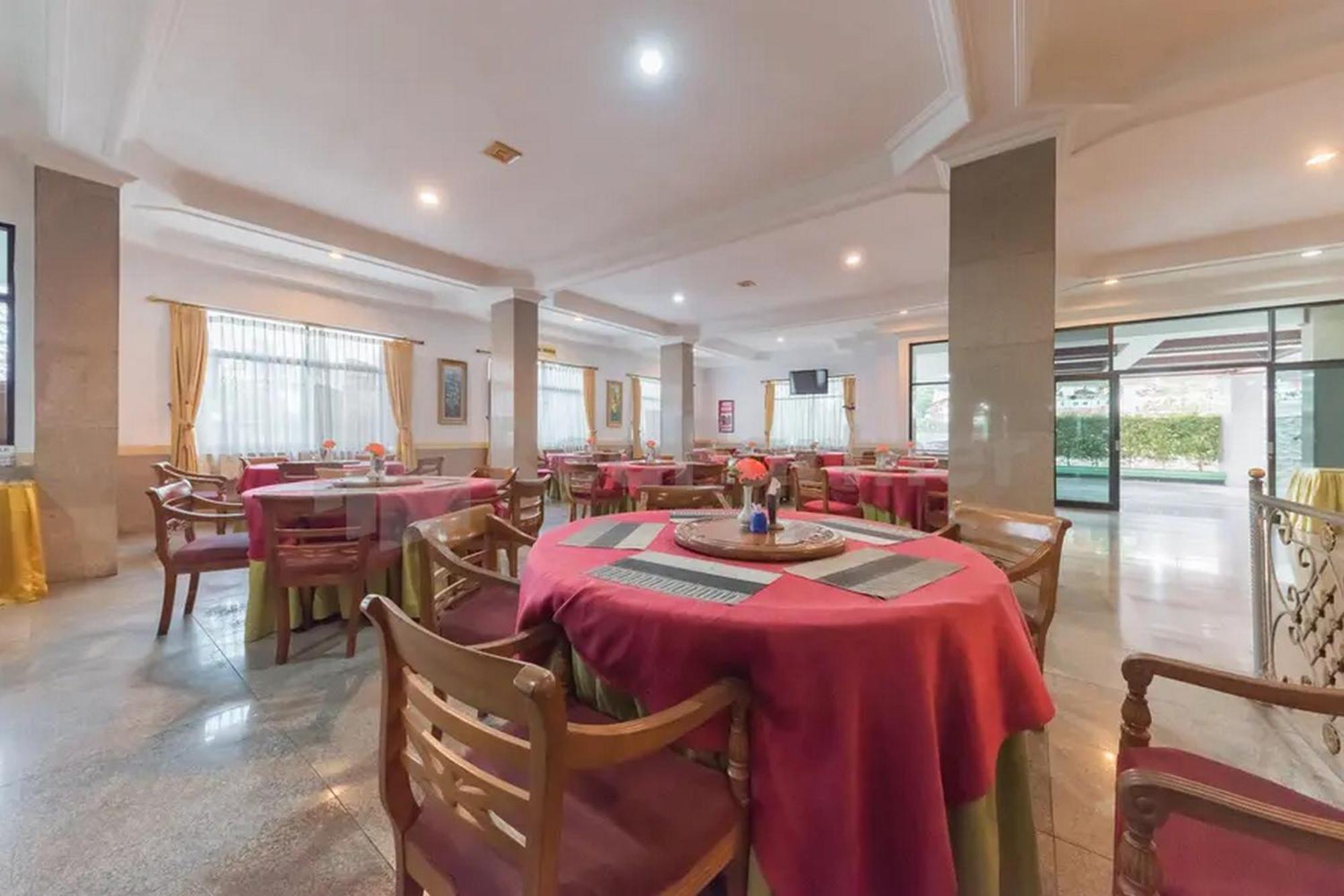 Hotel Ayong Linggarjati Kuningan Mitra Reddoorz Exteriör bild