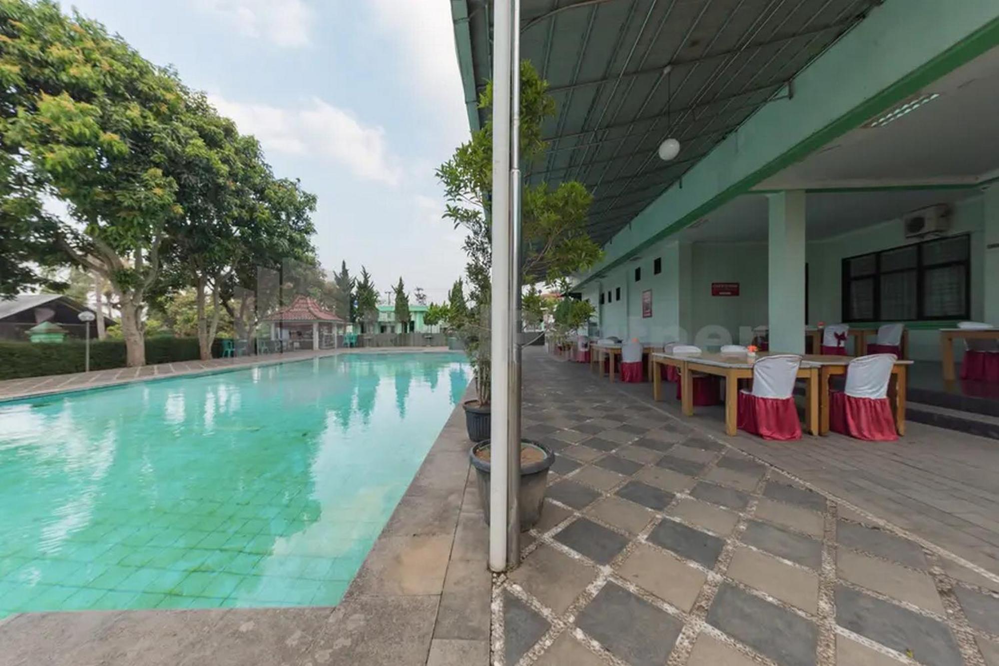 Hotel Ayong Linggarjati Kuningan Mitra Reddoorz Exteriör bild