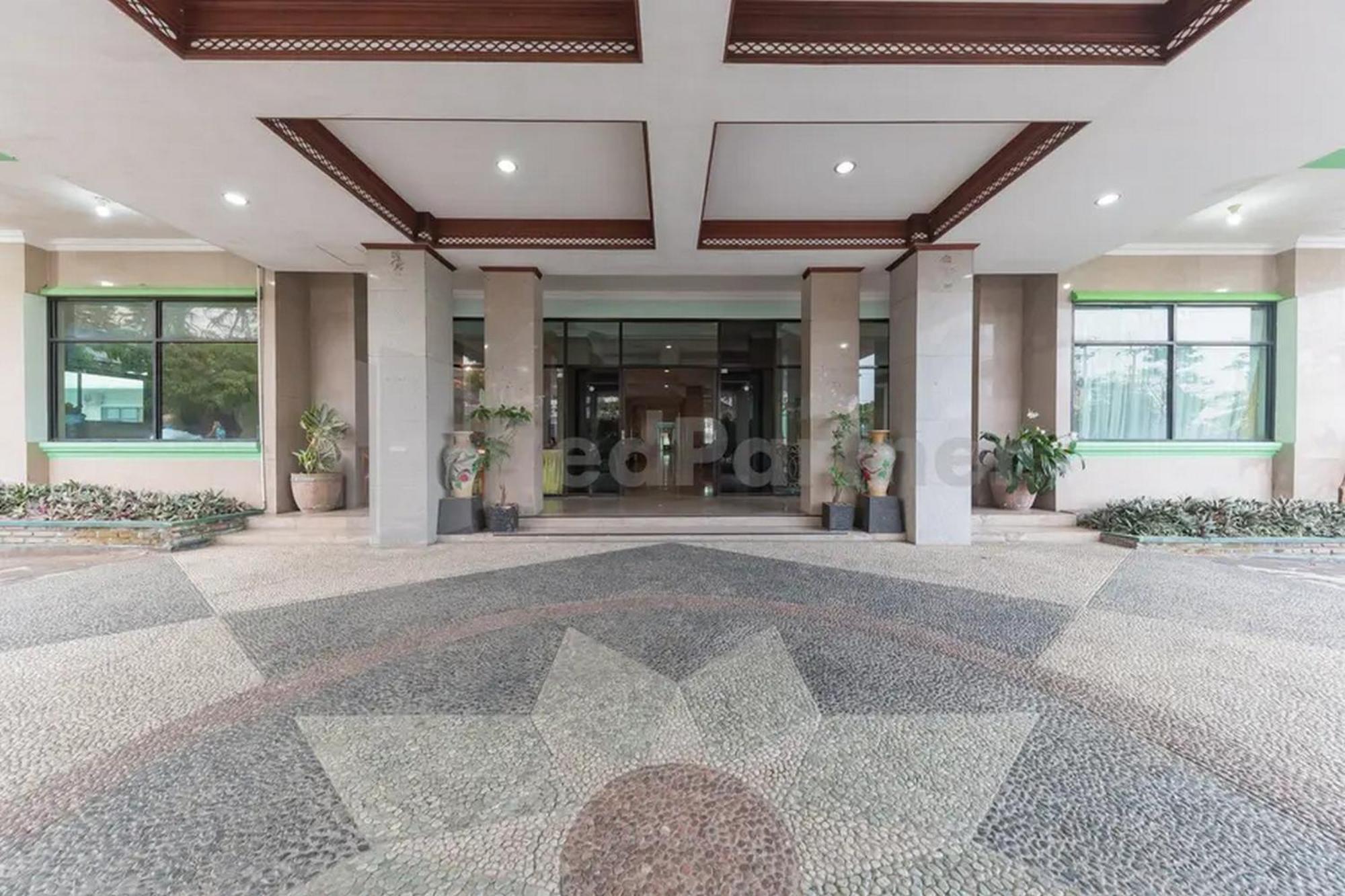 Hotel Ayong Linggarjati Kuningan Mitra Reddoorz Exteriör bild