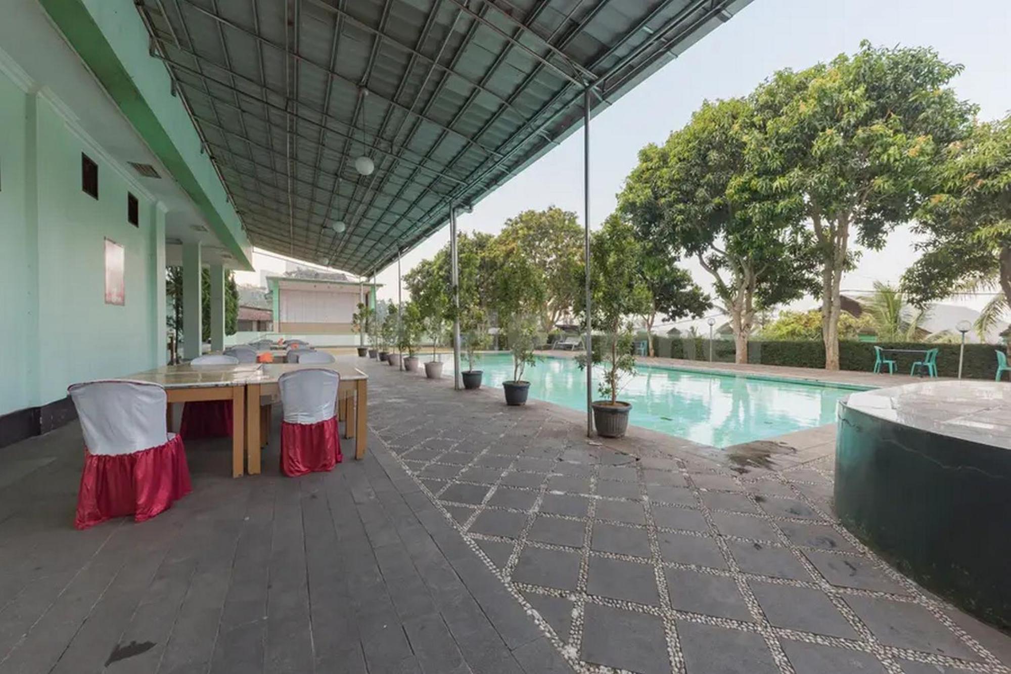 Hotel Ayong Linggarjati Kuningan Mitra Reddoorz Exteriör bild