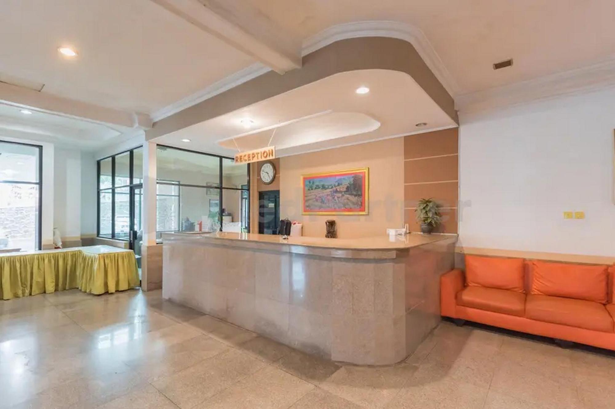 Hotel Ayong Linggarjati Kuningan Mitra Reddoorz Exteriör bild
