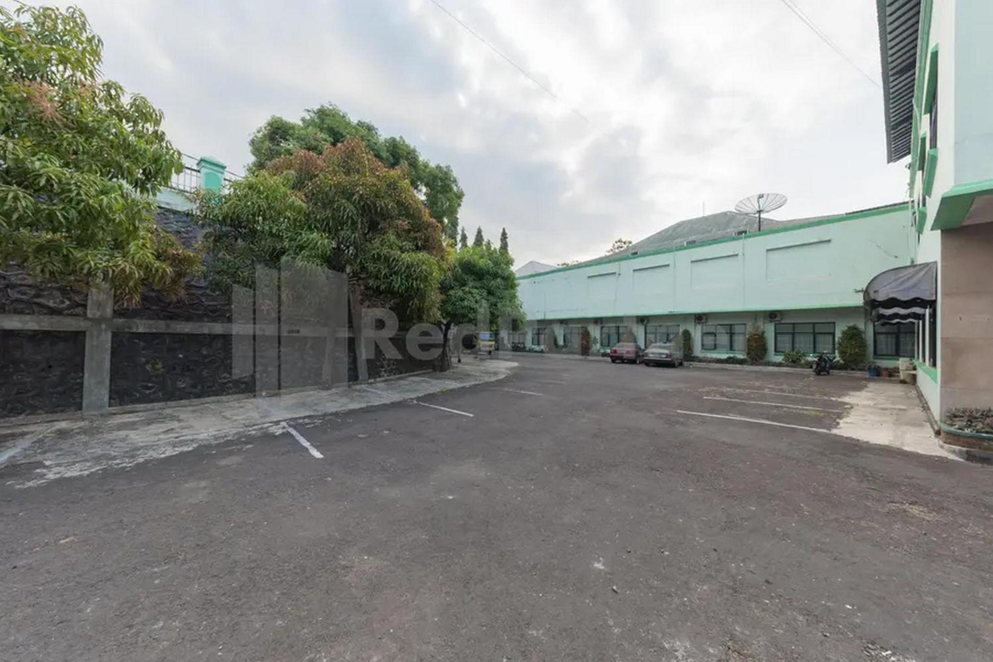 Hotel Ayong Linggarjati Kuningan Mitra Reddoorz Exteriör bild