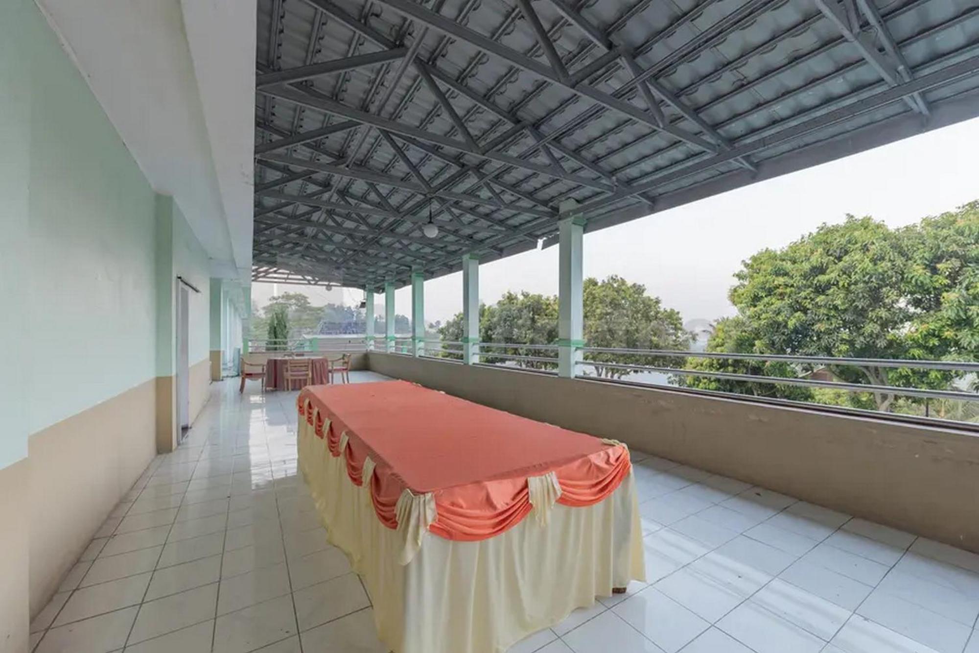 Hotel Ayong Linggarjati Kuningan Mitra Reddoorz Exteriör bild