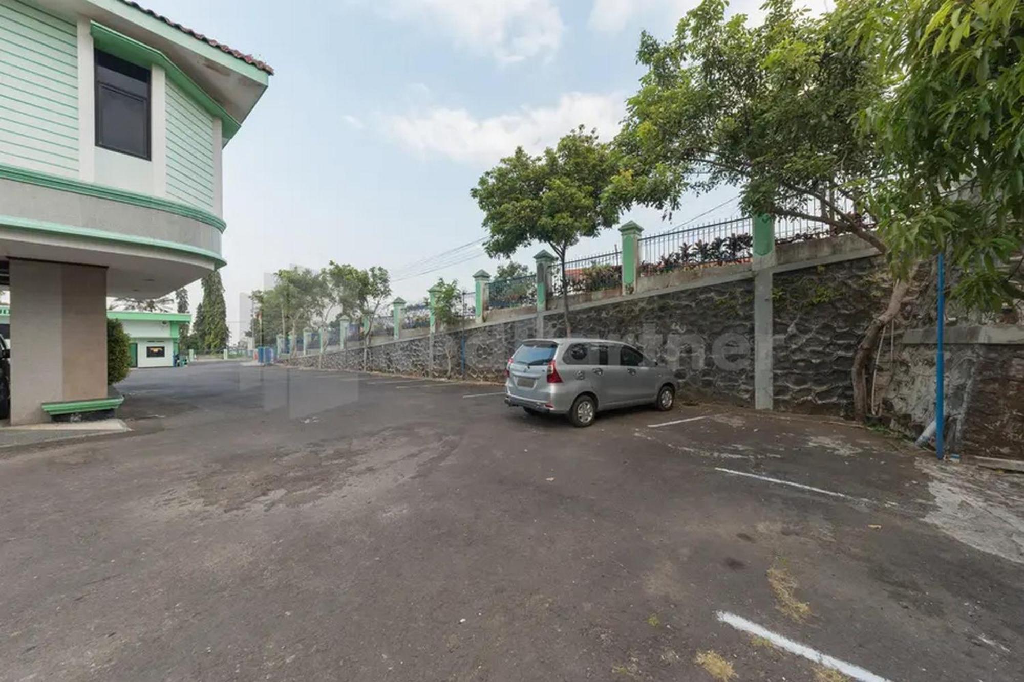 Hotel Ayong Linggarjati Kuningan Mitra Reddoorz Exteriör bild