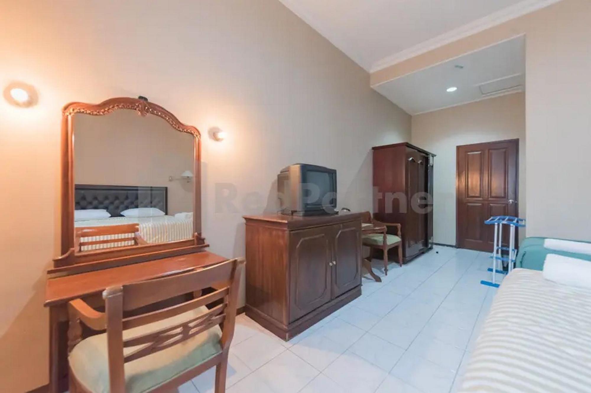 Hotel Ayong Linggarjati Kuningan Mitra Reddoorz Exteriör bild
