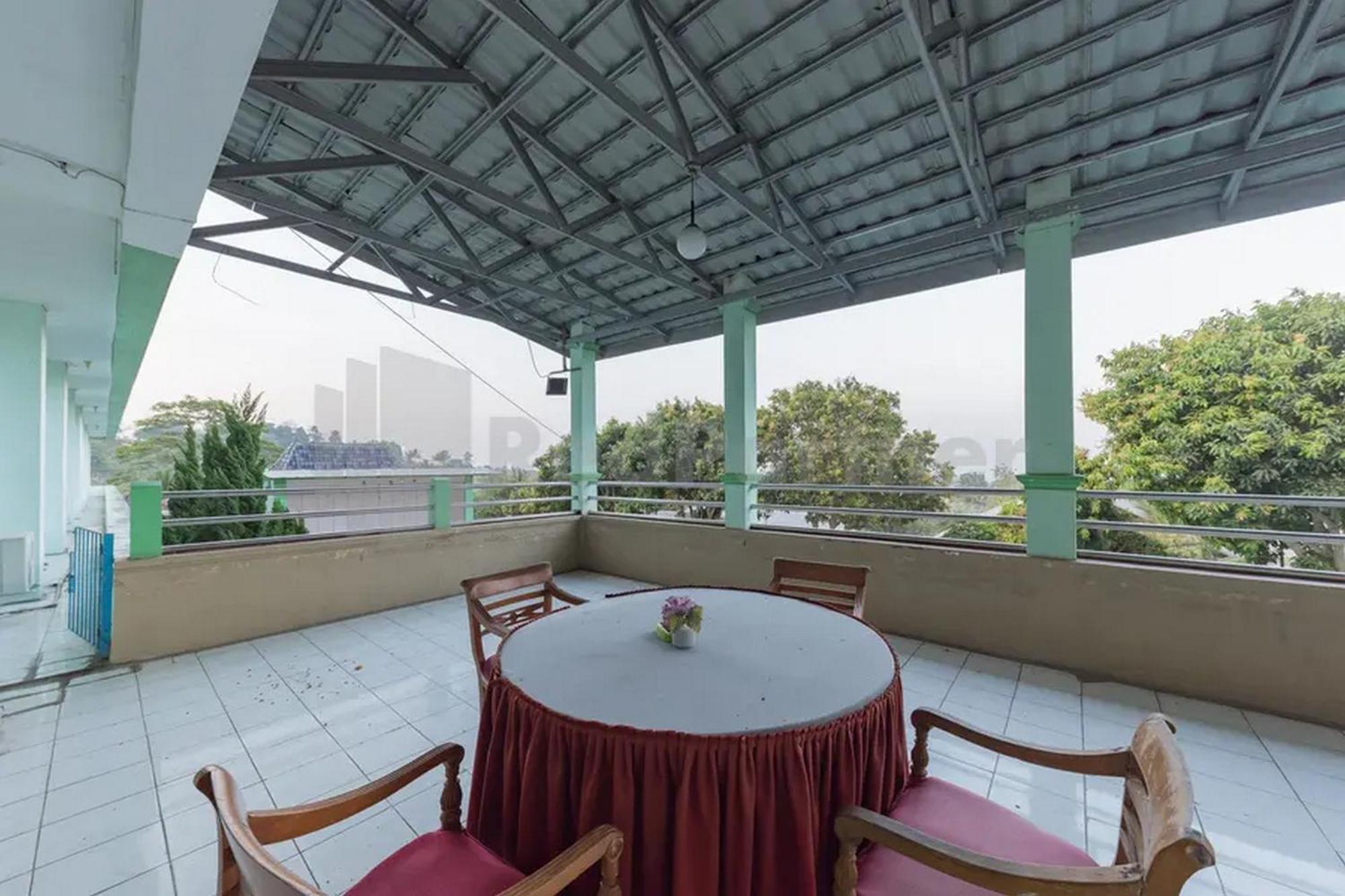 Hotel Ayong Linggarjati Kuningan Mitra Reddoorz Exteriör bild